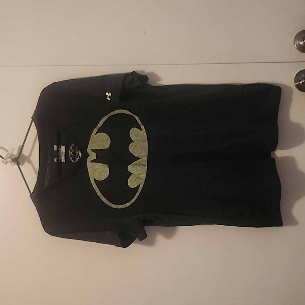 GRAY UNDER ARMOUR BATMAN SHIRT, SZ LG